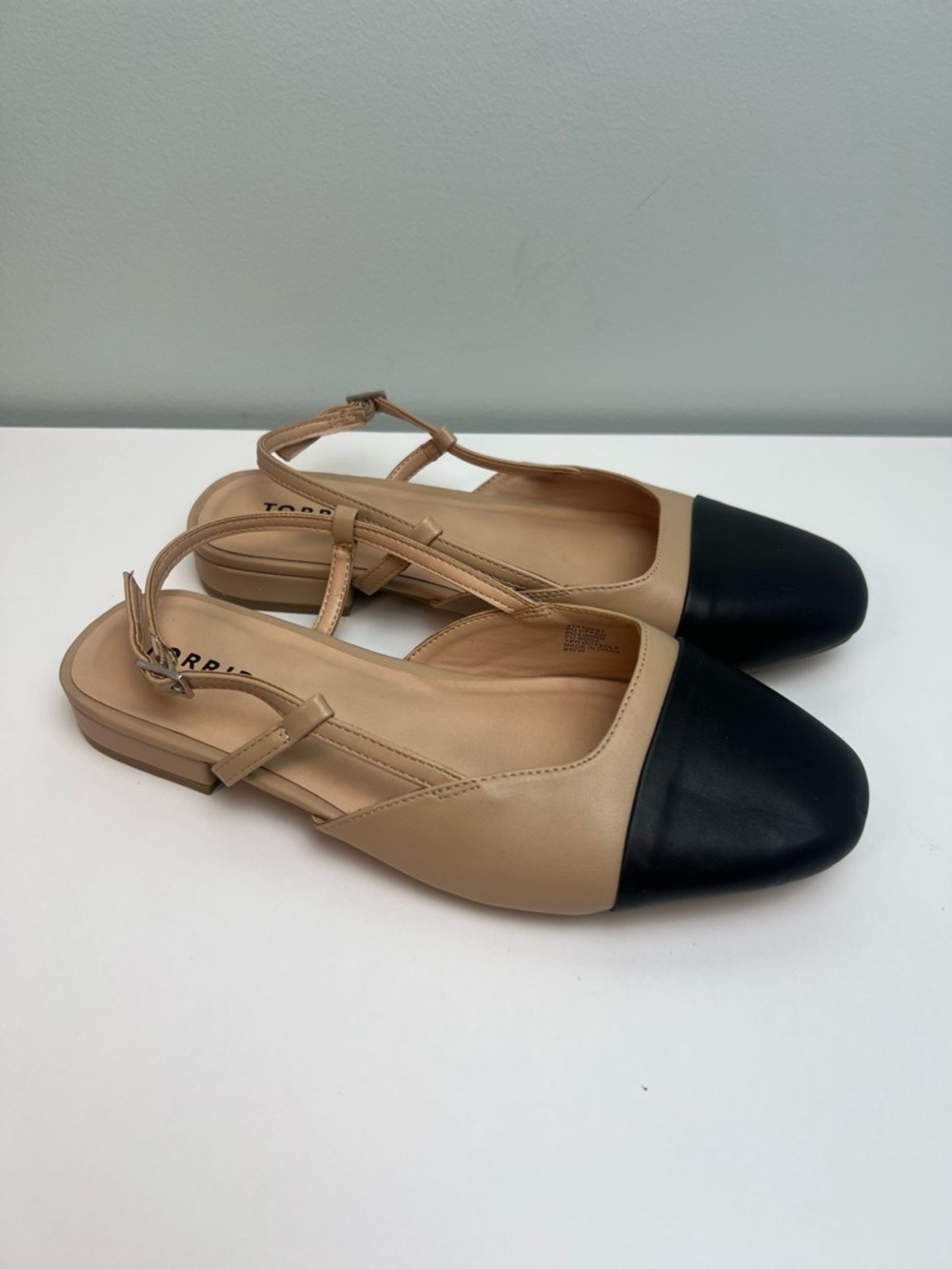 Torrid Womens Cap Toe Black Tan Slingback Closed Toe Flats Size 9 WW Wide
